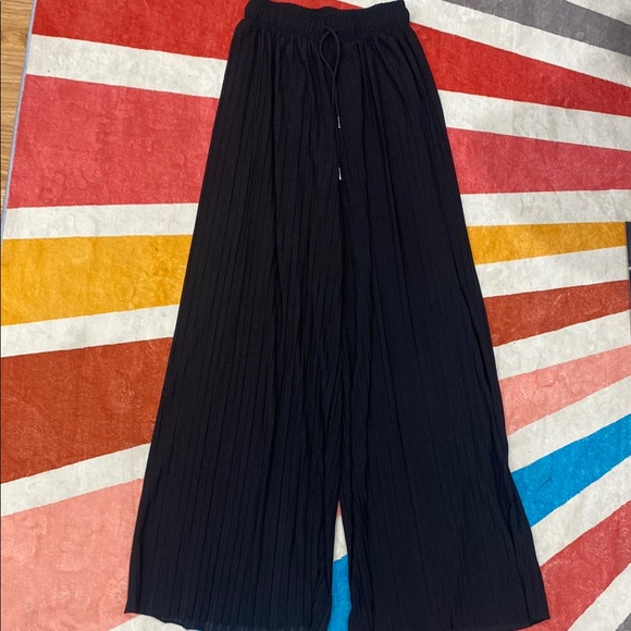 love Poem Pants - 4/$10 Black Pleated Wide-Leg Pants palazzo one size